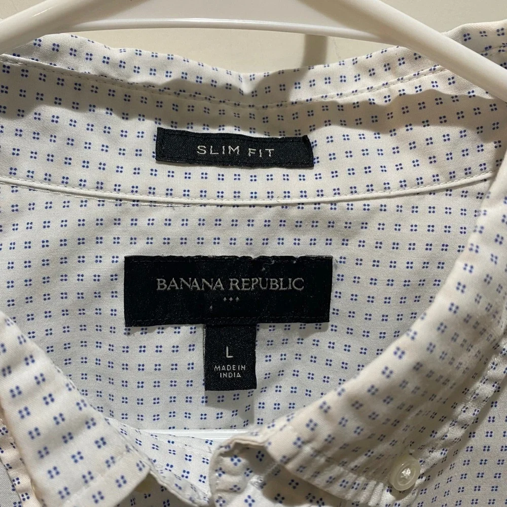 Banana Republic Men's Short‎ Sleeve Button Down.  White/Blue Design. Large: